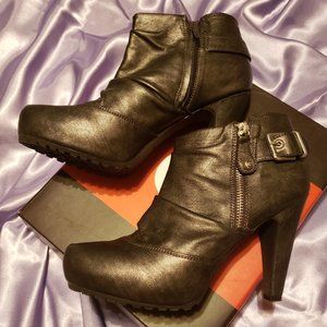 GUESS ankle booties heels GORGEOUS!!! worn once size 9 1/2 M pewter gray